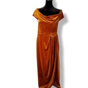 NWOT Lulus I'm Enchant Rust Orange Velvet Off-the-Shoulder Maxi Dress Sz L